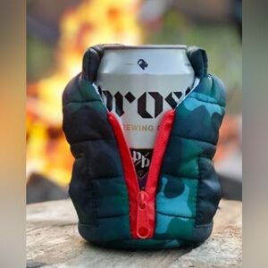 NWT Puffin drink koozie